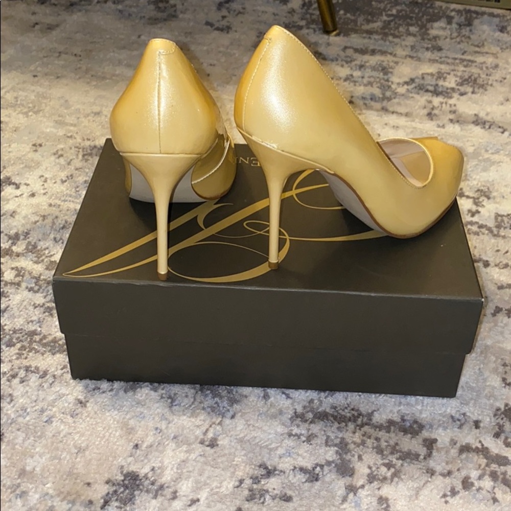 Shoes - Picture 5 of 8